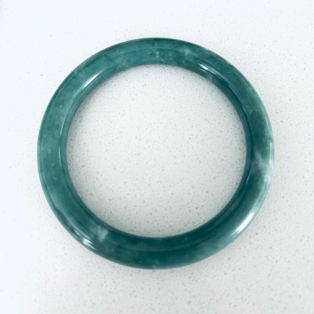 Natural Jade Bangle comes with Trinket Dish - Picture 5 of 6